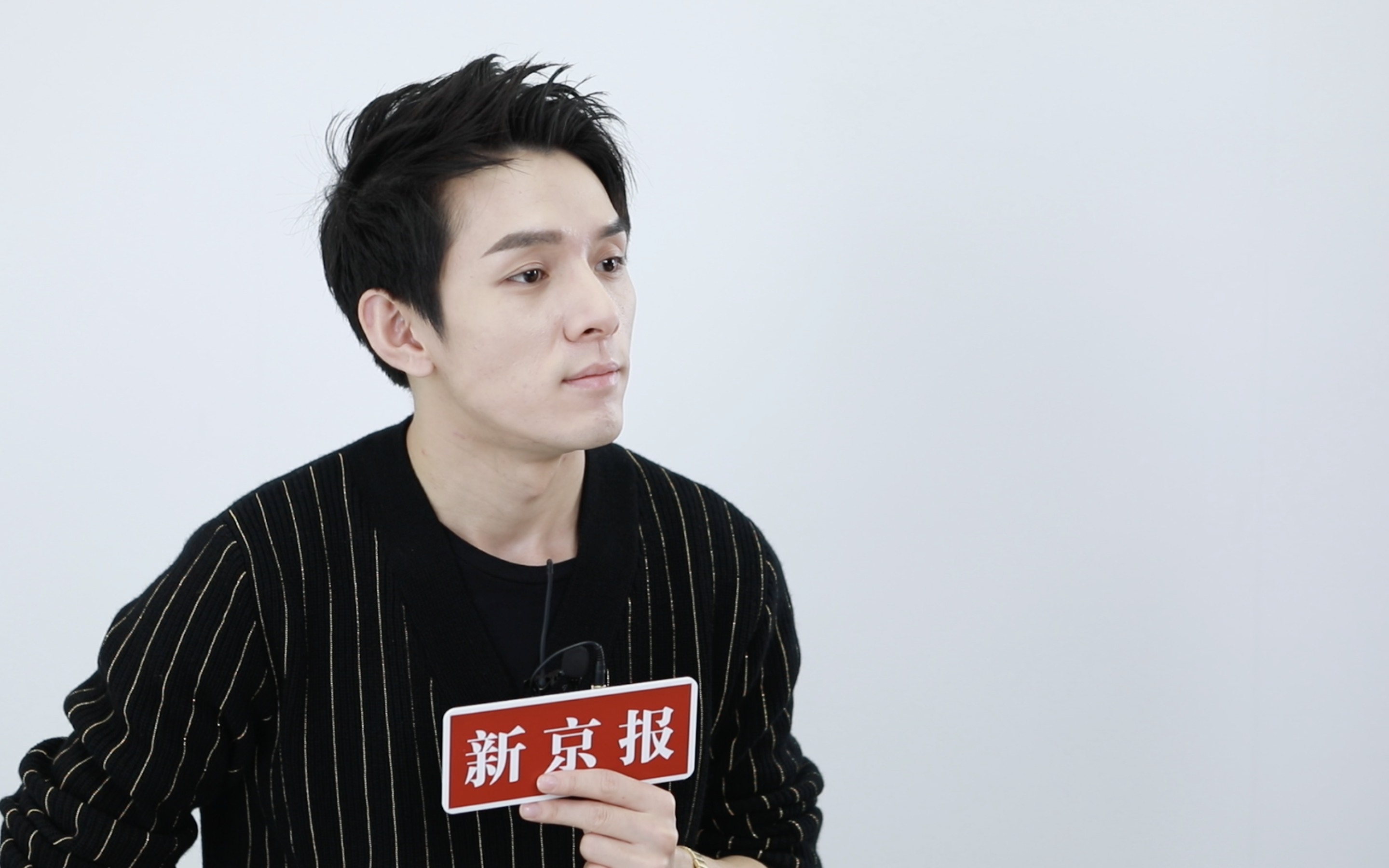 李佳琦回應直播翻車(chē)和(hé)熱(rè)搜:複盤找原因 從(cóng)不(bù)寫腳本